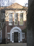 902822 Gezicht op de entree van de voormalige School met den Bijbel (anno 1914, Amsterdamsestraatweg 233) te Utrecht.